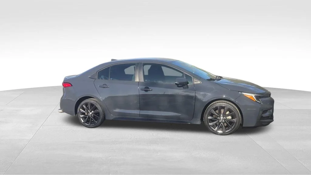 Used 2023 UNDERGROUND Toyota SE image 9