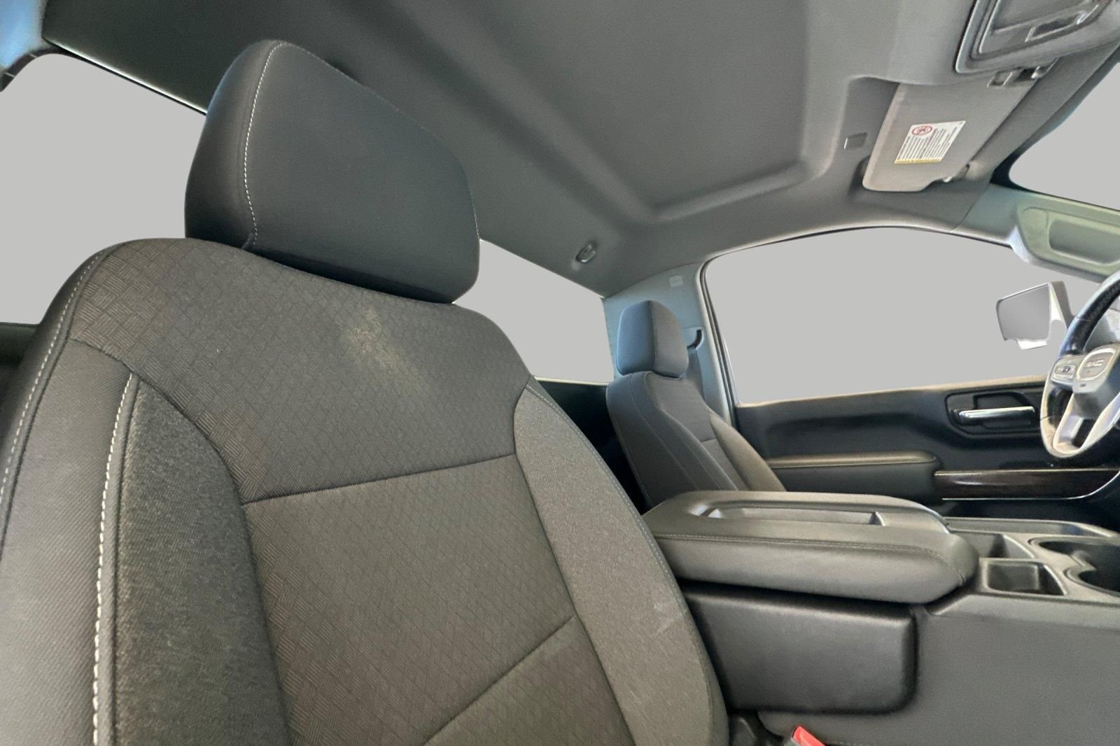 Used 2022 White GMC SLE image 13