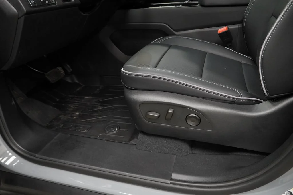 New 2026 Slate Gray Metallic Chevrolet LT - Max Range image 21