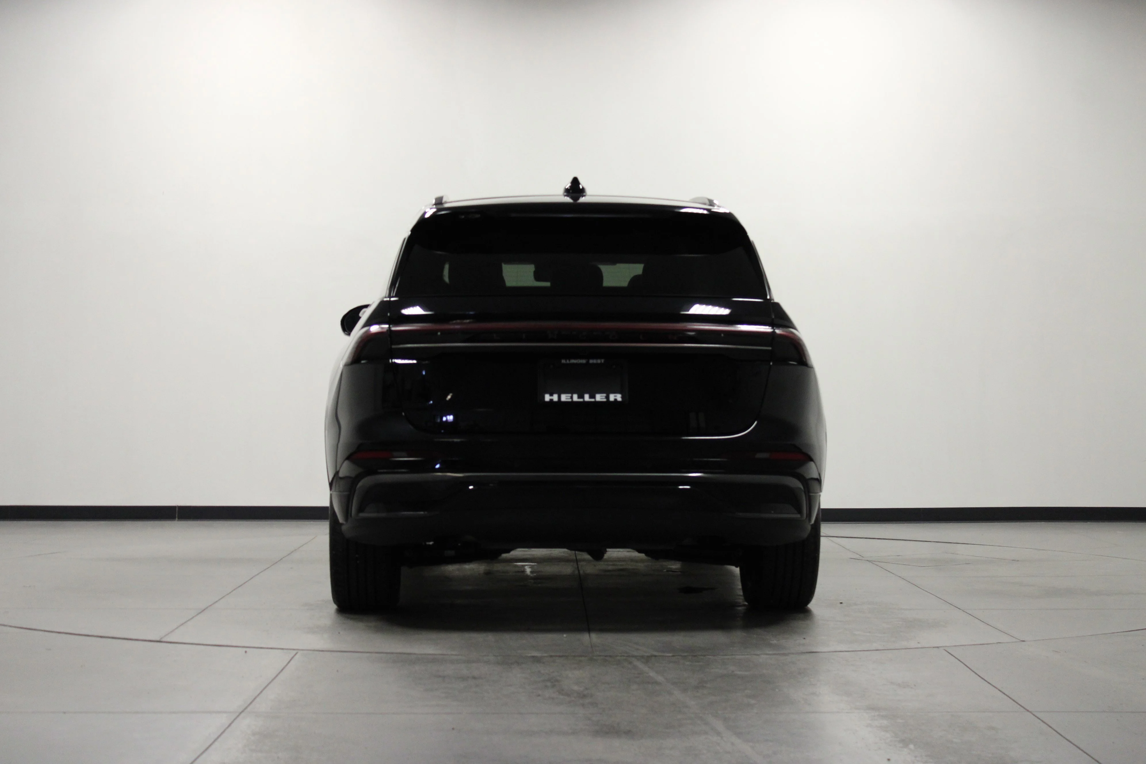 Used 2025 Black Metallic Lincoln Reserve image 5