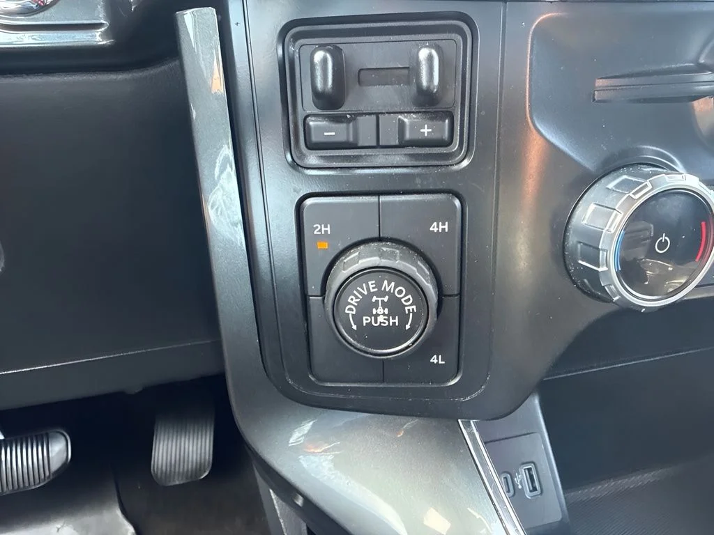 Used 2022 Silver Ford XLT image 14