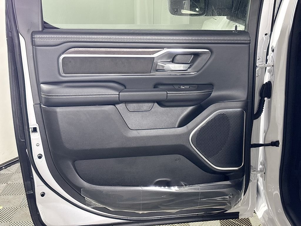 New 2026 Ivory White Tri-Coat Pearl-Coat Exterior Paint RAM Laramie image 19