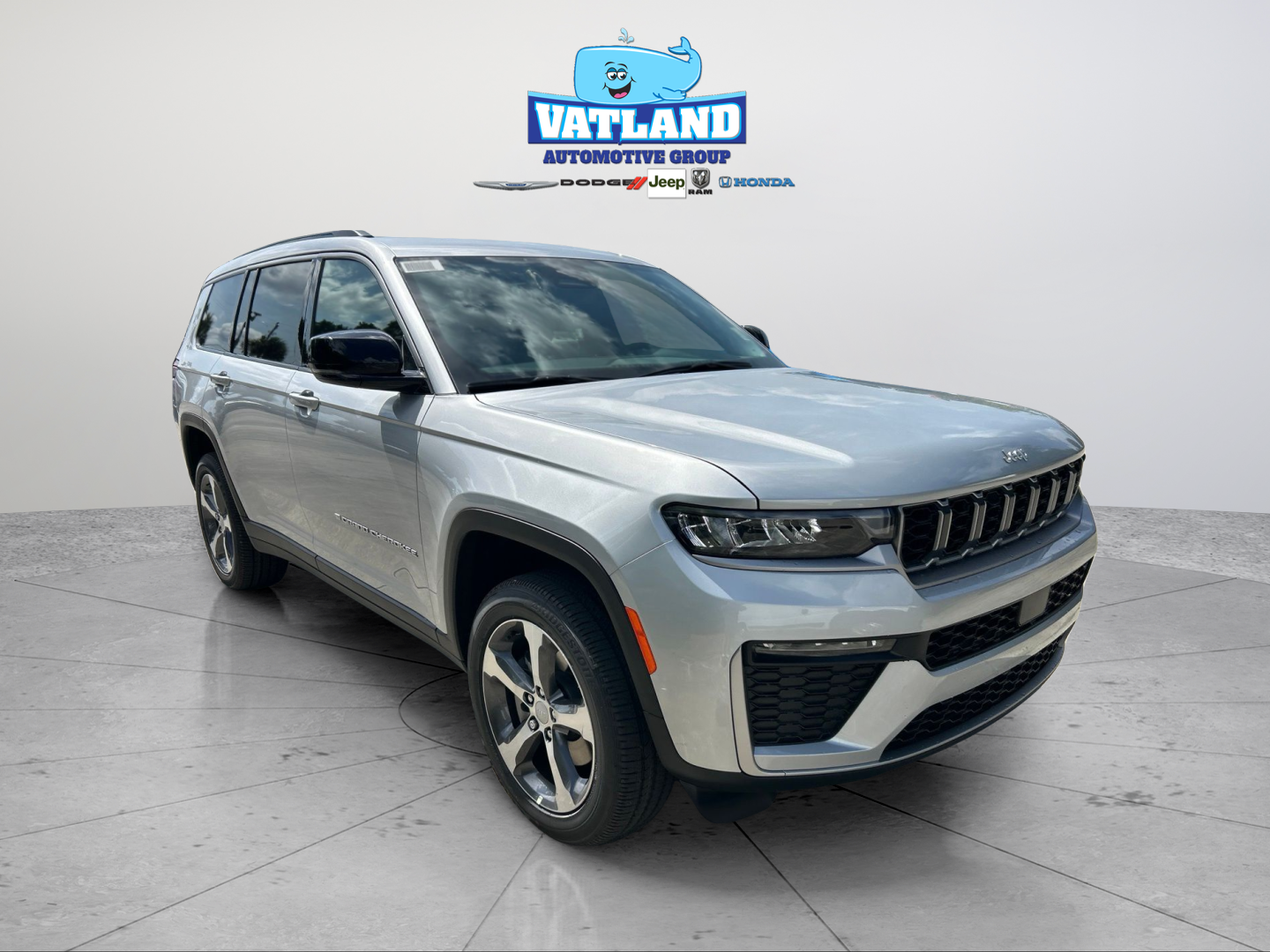 New 2026 Silver Zynith Exterior Paint Jeep Limited image 7
