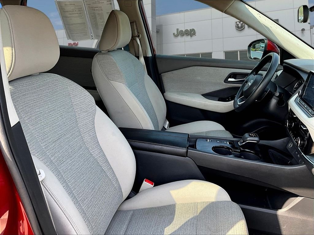 Used 2023 Red Nissan SV image 33
