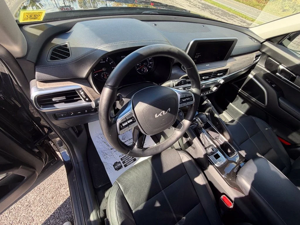 Used 2022 Black Kia EX image 12