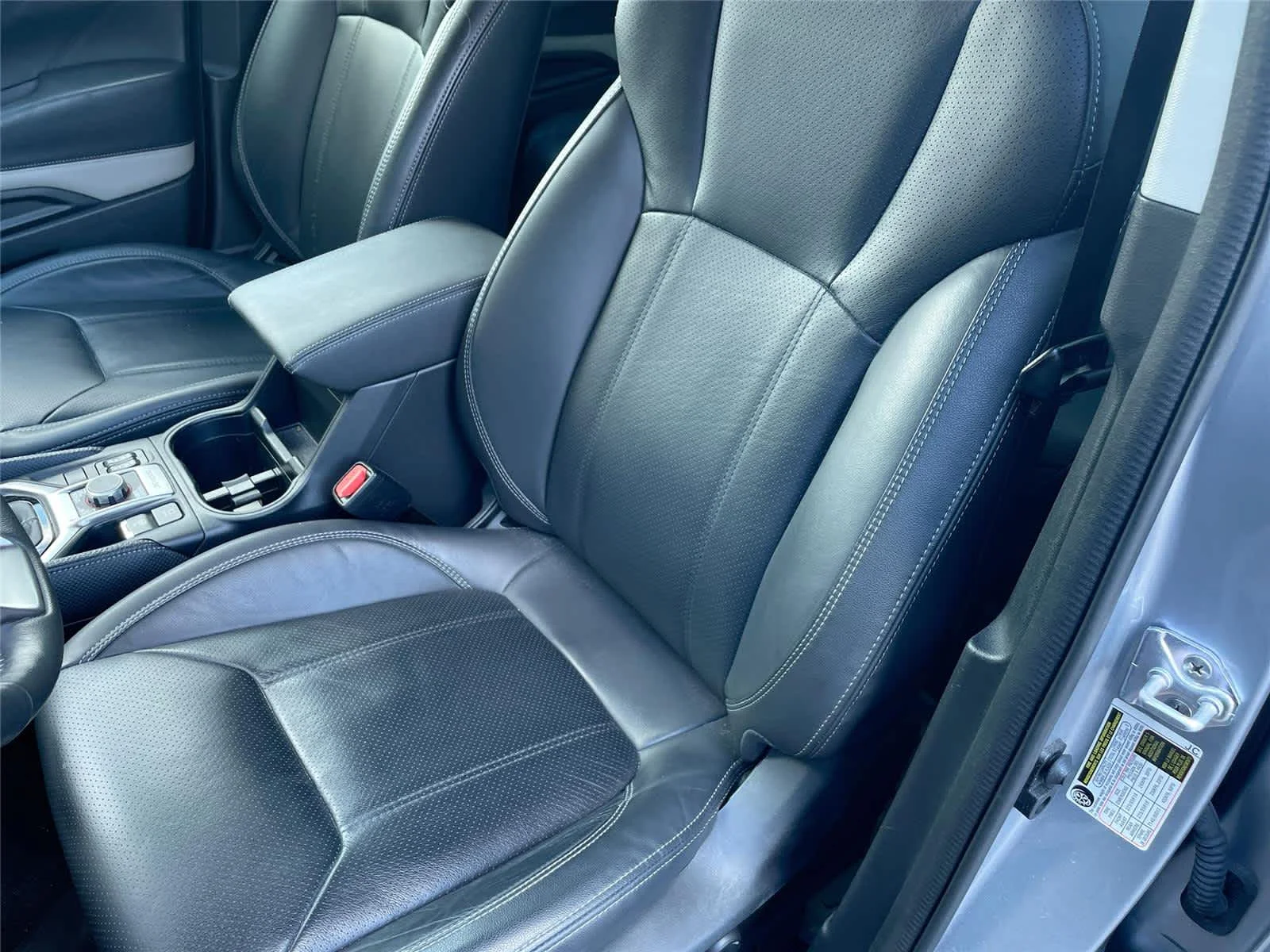 Used 2023 Ice Silver Metallic Subaru Limited image 12