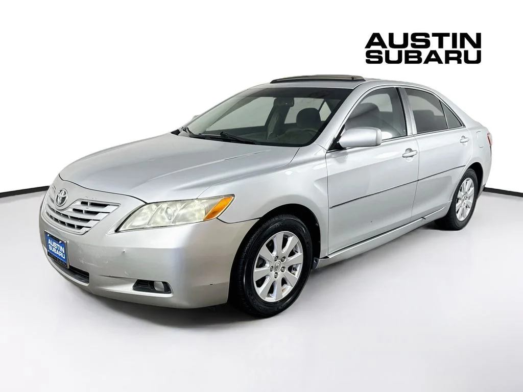 Used 2007 Silver Toyota XLE image 3