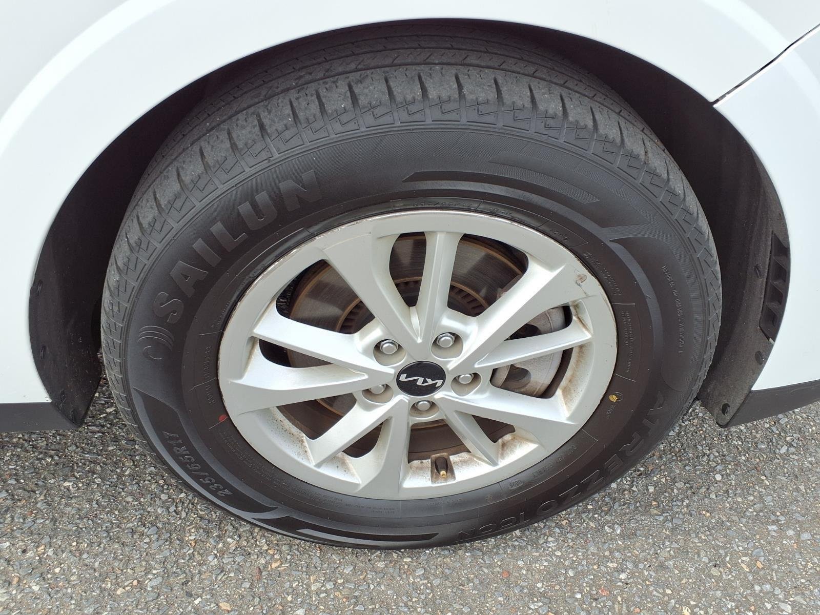 Used 2024 Snow White Pearl Kia LX image 12
