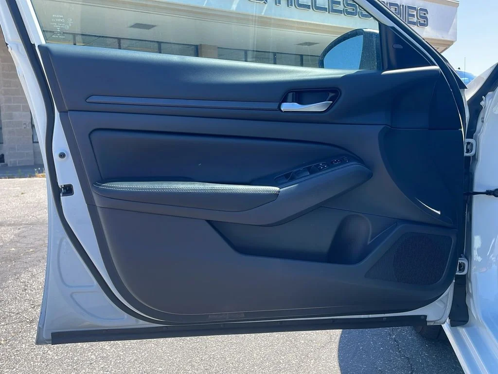 2025 Nissan Altima SV - Photo 10