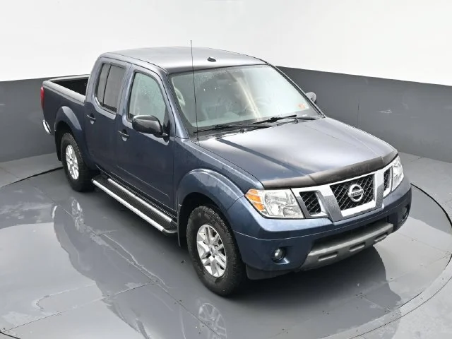 Used 2017 Arctic Blue Metallic Nissan SV image 18