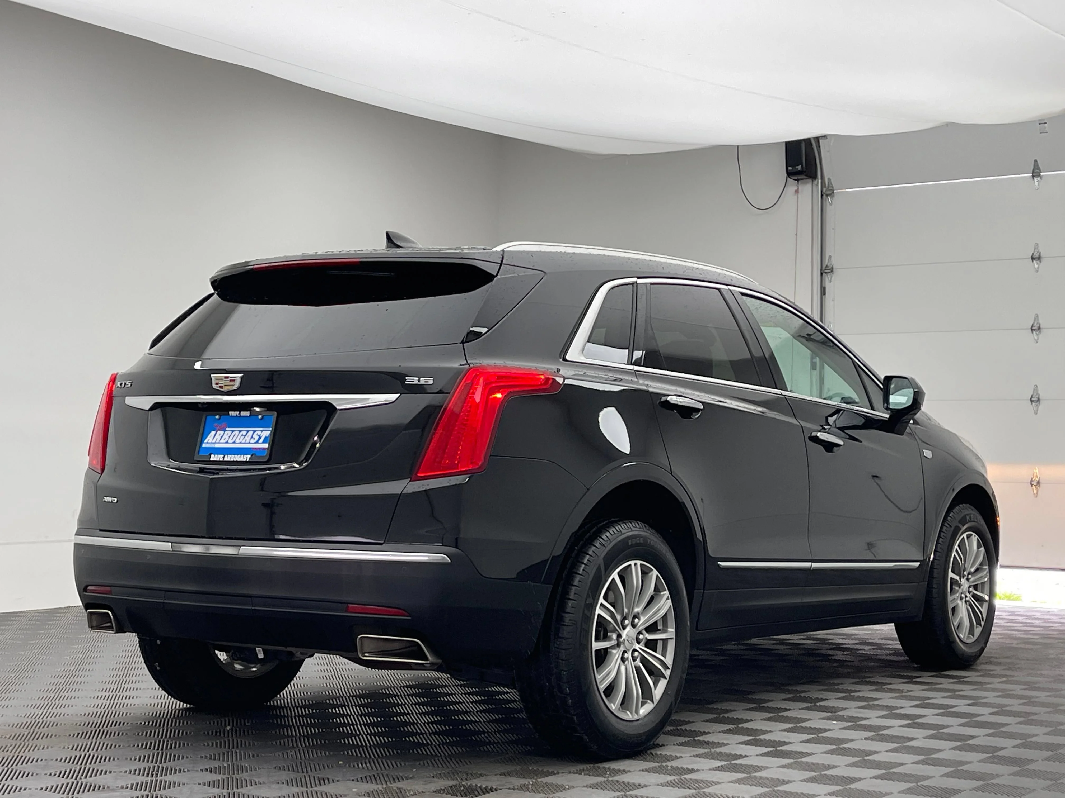 Used 2017 STELLAR BLACK METALLIC Cadillac Luxury AWD image 8
