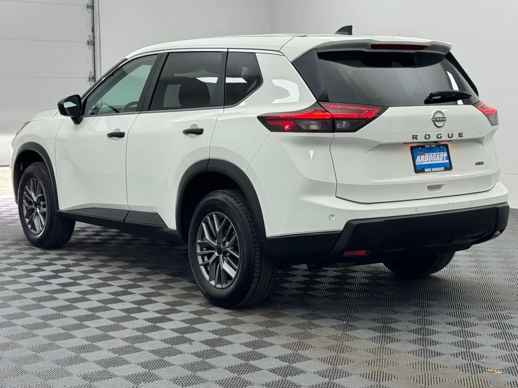 Used 2024 Glacier White Nissan S image 9