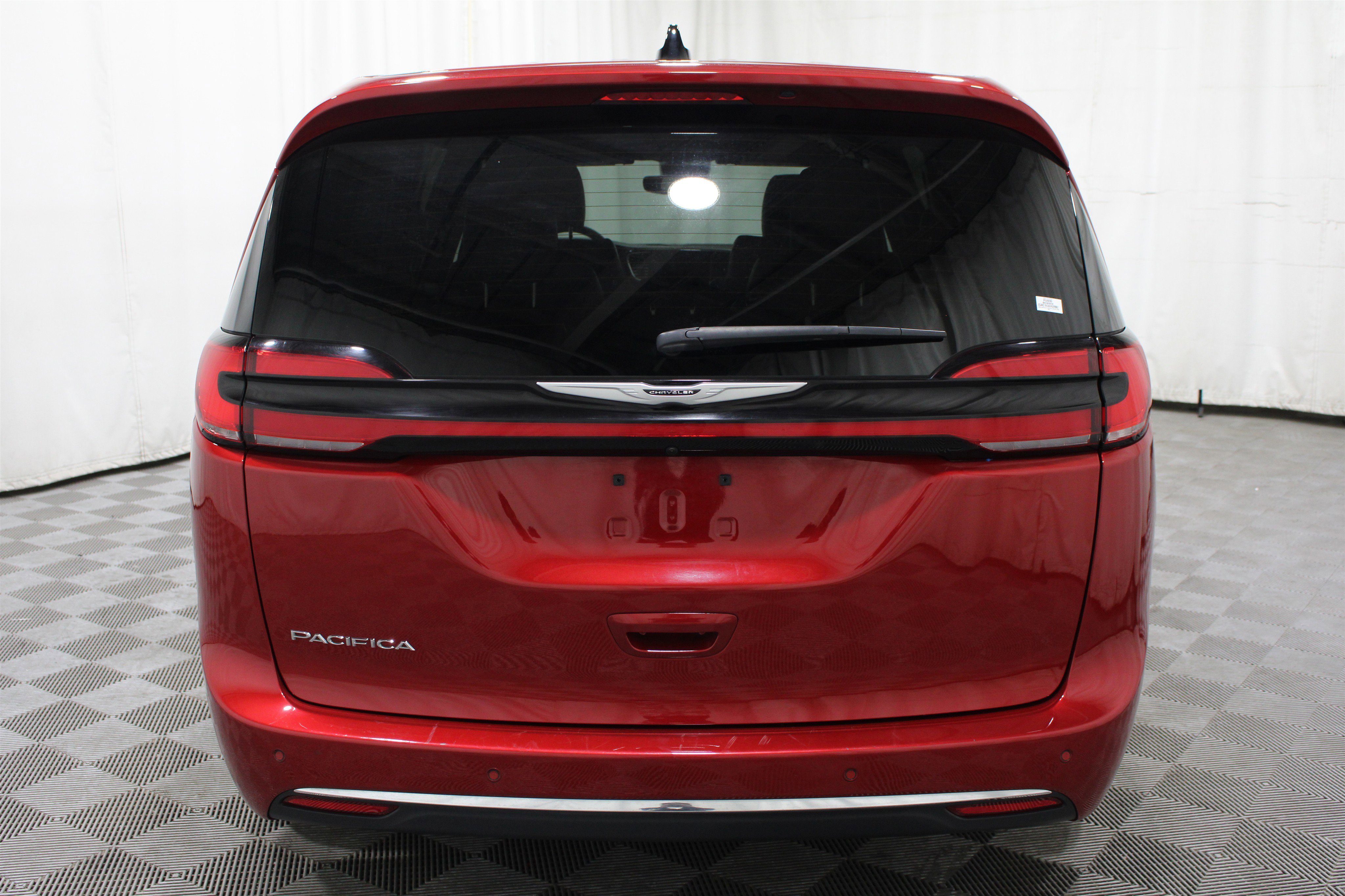 Used 2025 Red Hot Pearlcoat Chrysler Select image 31
