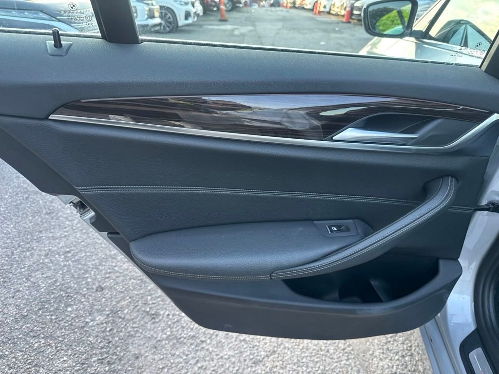 Used 2019 Silver BMW 530i xDrive image 27
