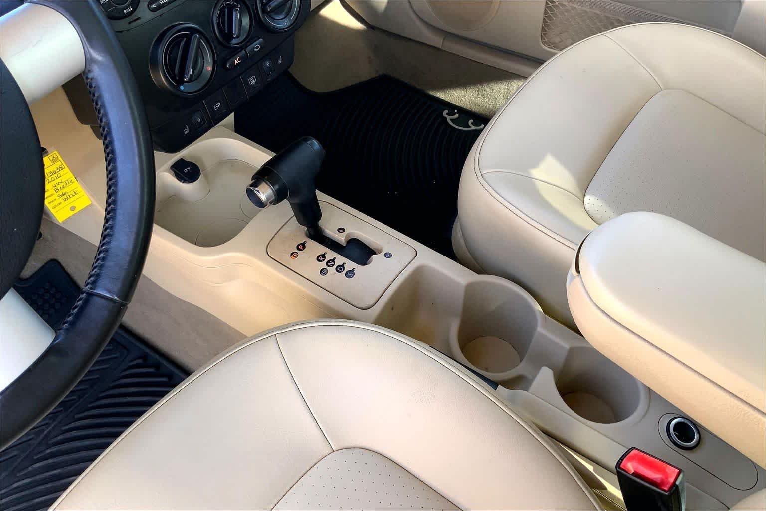 Used 2010 Candy White Volkswagen  image 15