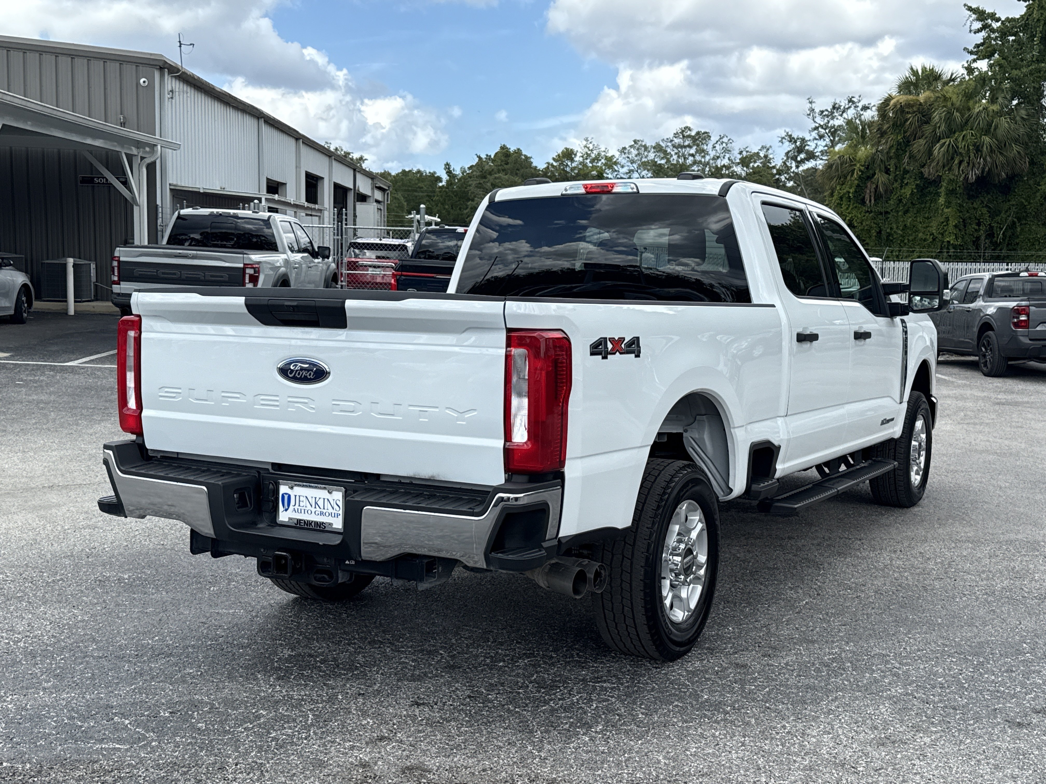 Used 2025 Oxford White Ford XLT image 7