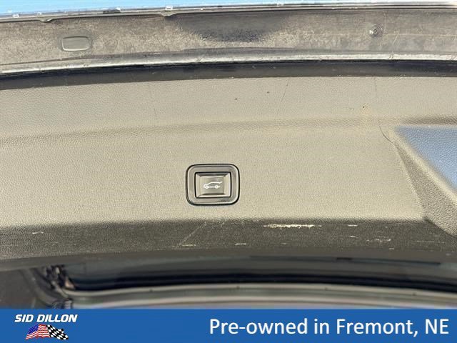 Used 2022 Black Chevrolet Z71 image 7