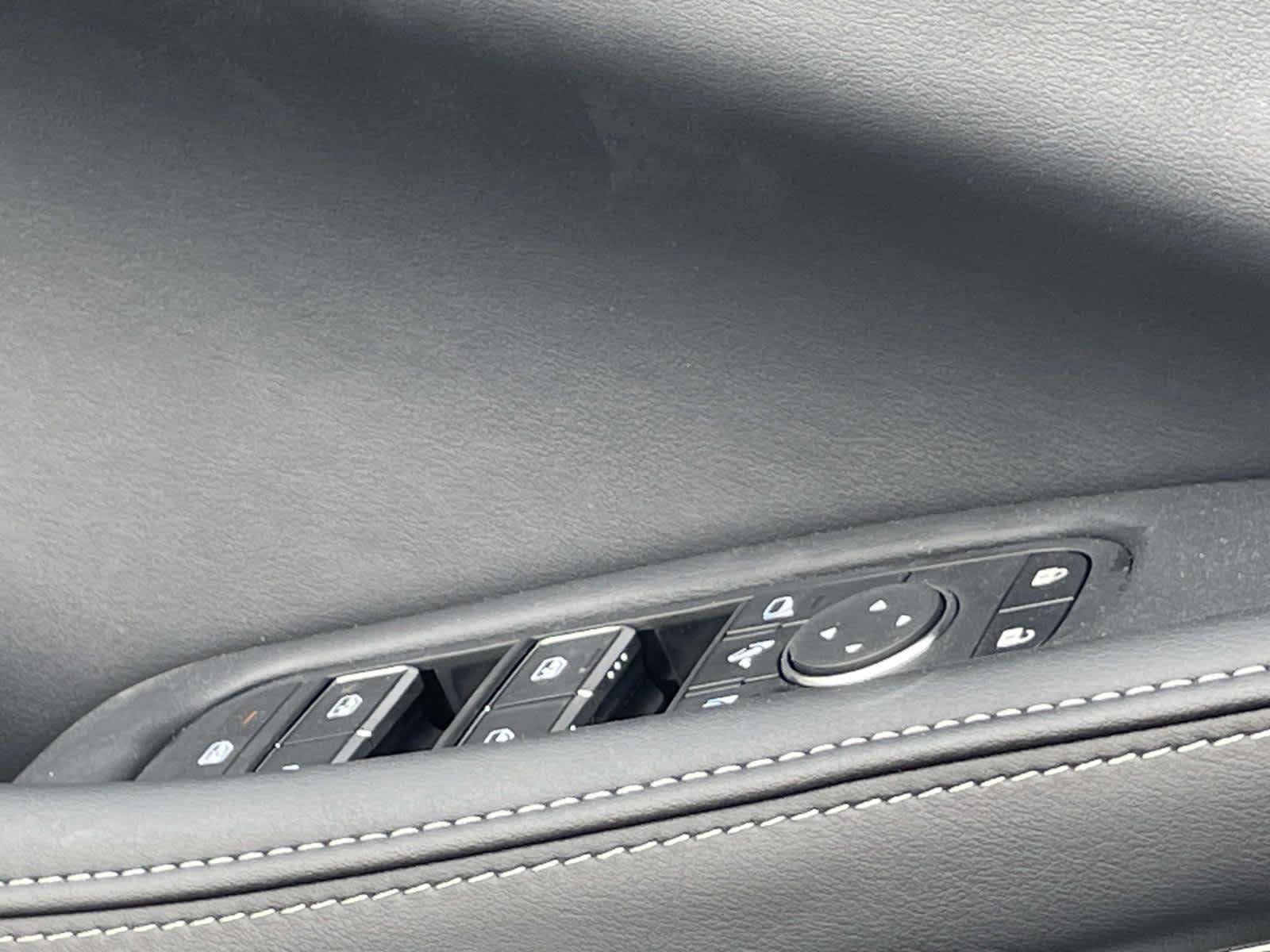 New 2026 Graphite Shadow INFINITI LUXE image 31