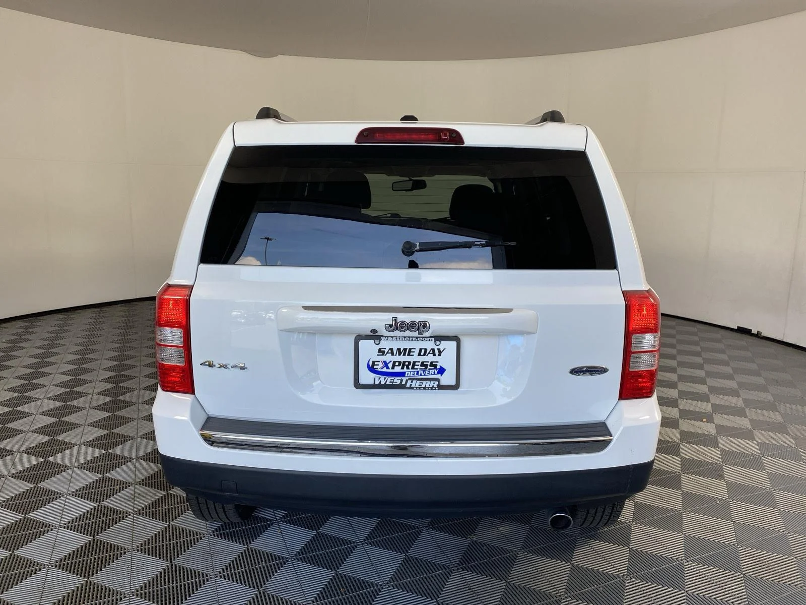 Used 2016 Bright White Clearcoat Jeep High Altitude Edition image 6