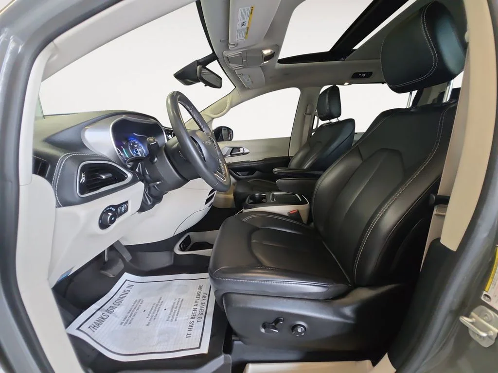 Used 2023 White Chrysler Touring L image 11