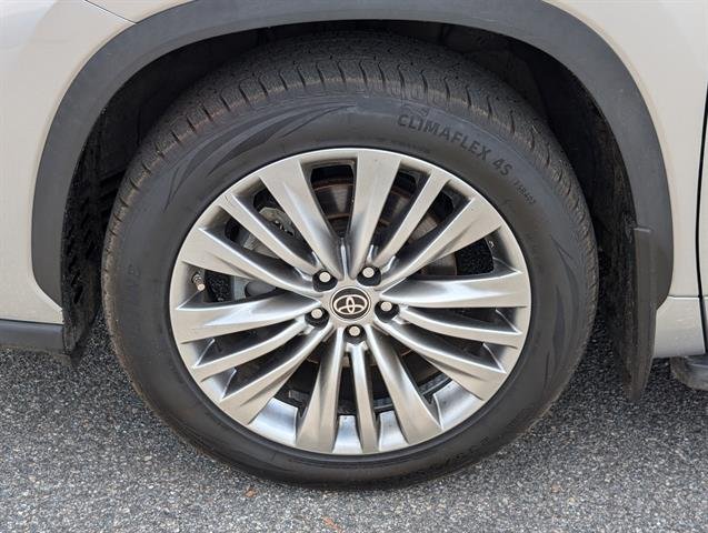 Used 2023  Toyota Platinum image 13