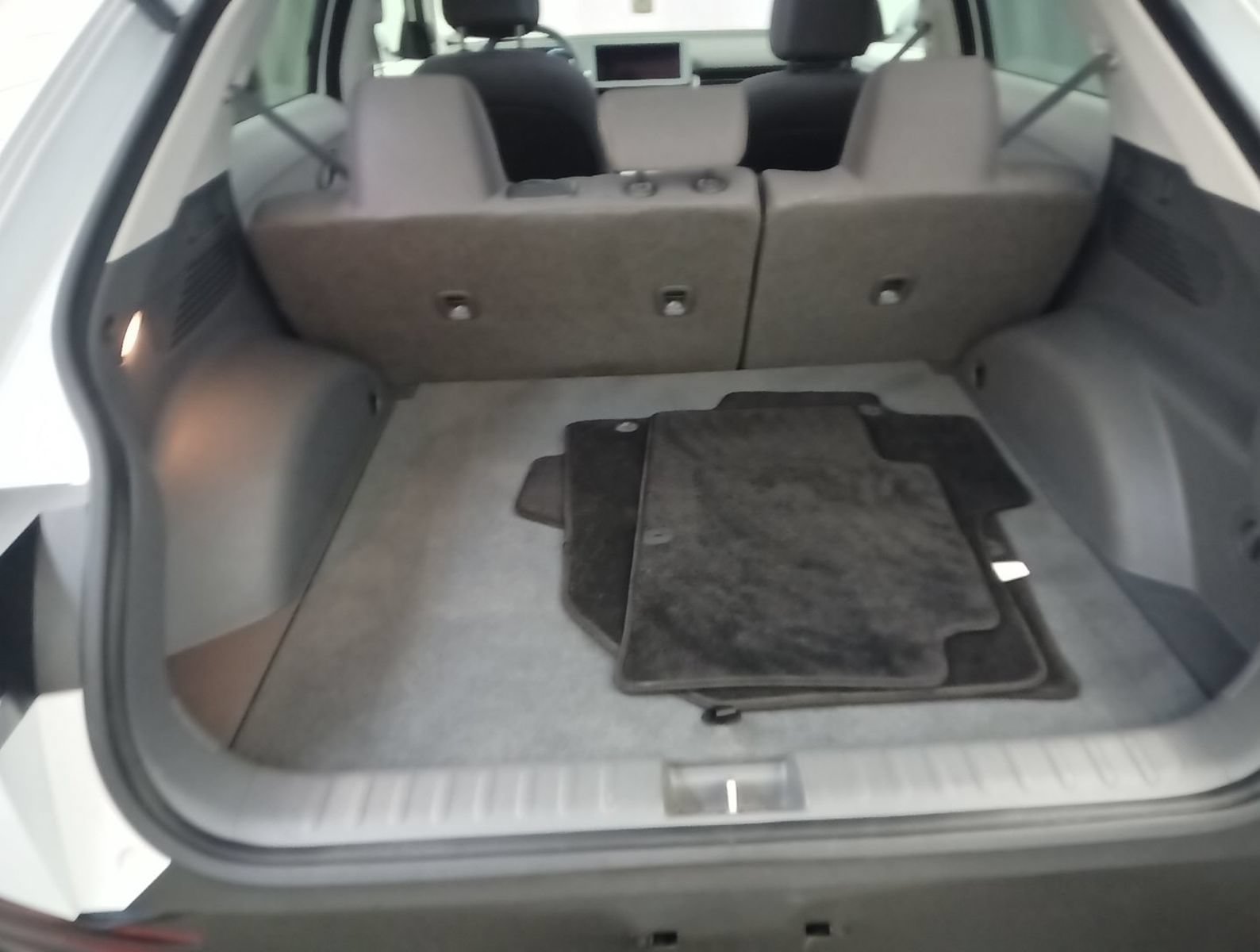 Used 2024 White Hyundai SEL image 11