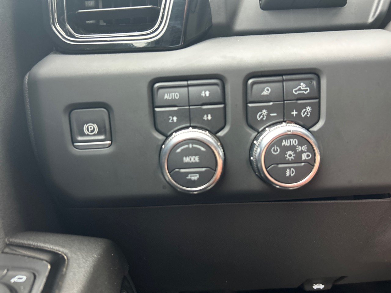Used 2024 Summit White GMC AT4 image 14