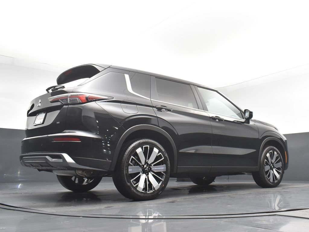New 2026 Black Mitsubishi SE image 25