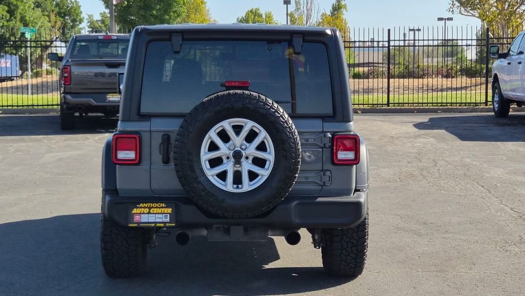 Used 2023 Gray Jeep Sport S image 5