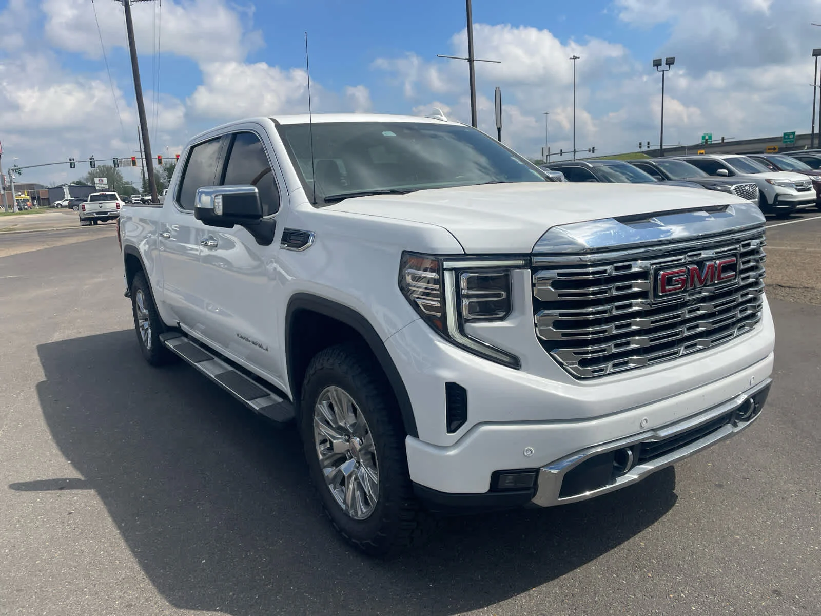 2022 GMC Sierra 4WD Crew Cab Short Box Denali's photo