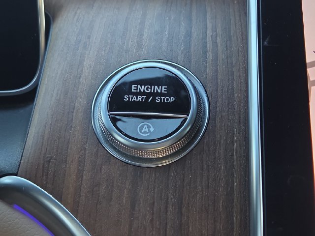 Certified Used 2023 White Mercedes-Benz GLC 300 image 9