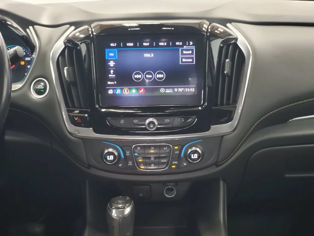 Used 2020 SUMMIT WHITE Chevrolet LT Cloth image 28