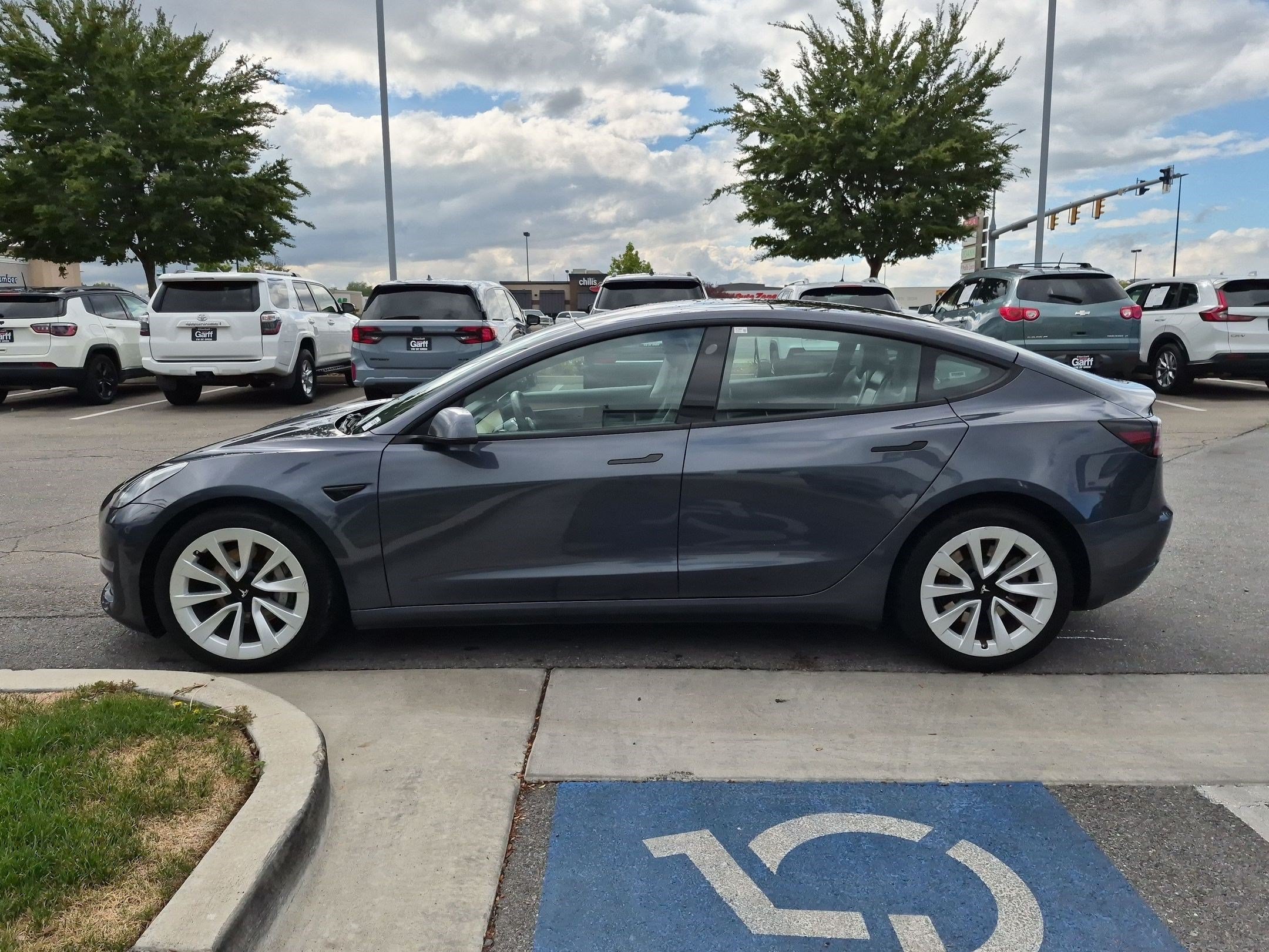 Used 2022 Midnight Silver Metallic Tesla Long Range image 7