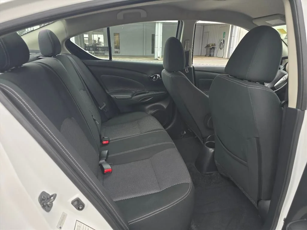 Used 2018 White Nissan 1.6 SV image 13
