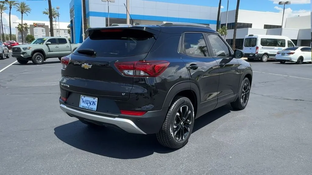 Used 2021 Black Chevrolet LT image 9