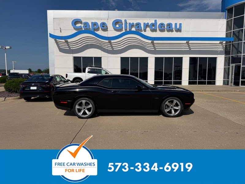 2017 Dodge Challenger R/T's photo