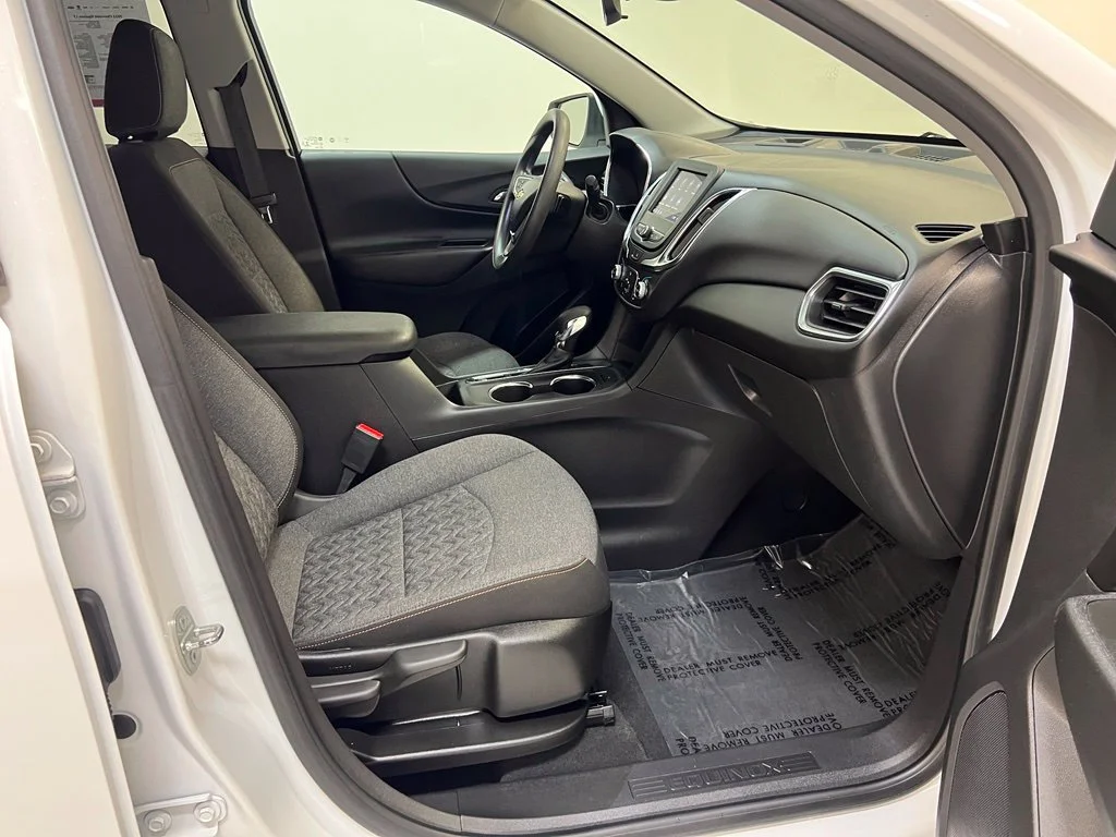 Used 2022 White Chevrolet LT image 32