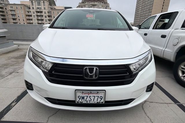 Certified Used 2024 Platinum White Pearl Honda EX-L image 3