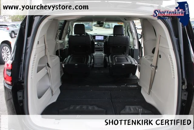 Used 2024 Black Chrysler Touring L image 19