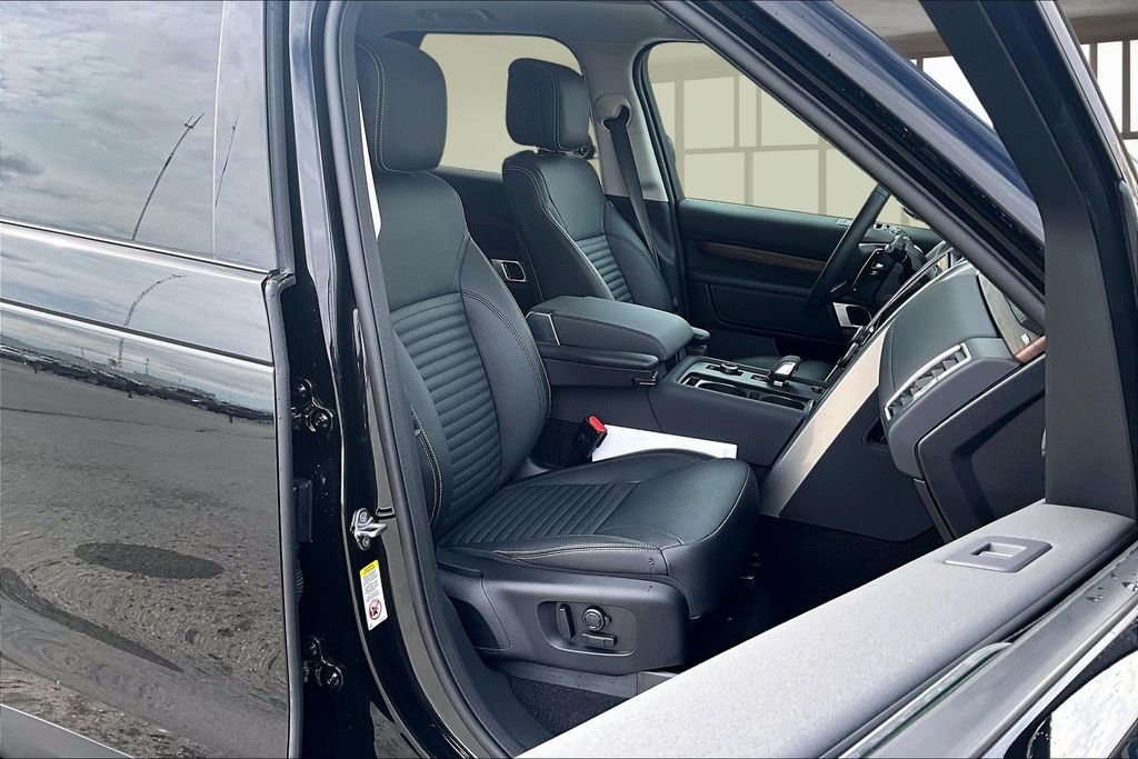 Used 2024 Black Land Rover S image 7