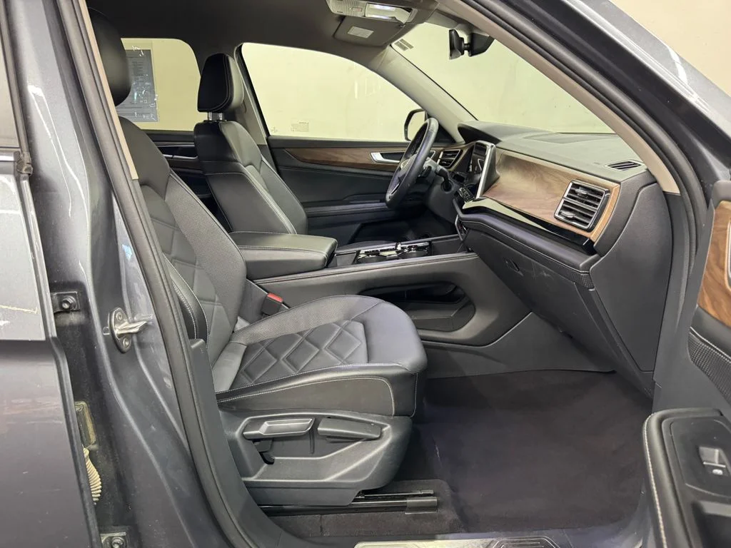 Used 2024 Gray Volkswagen 2.0T SE w/Technology image 29