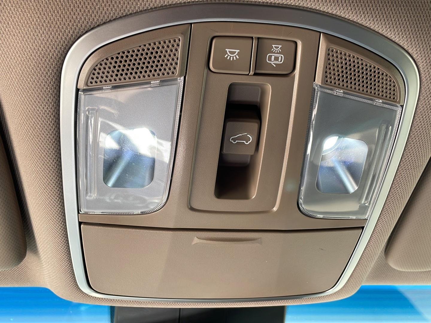 Used 2021 White Cream Hyundai Ultimate image 19