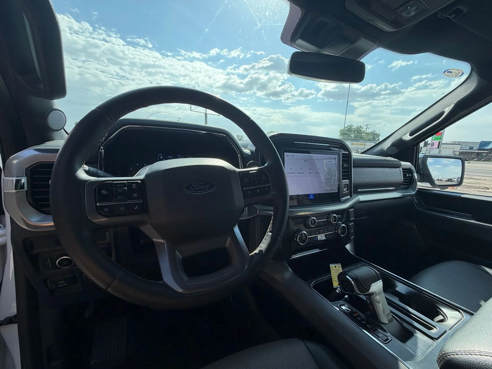 Used 2025 White Ford Lariat image 9