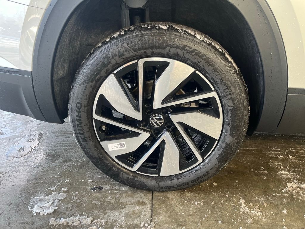New 2026 White/off-white Volkswagen 2.0T SE w/Technology image 27