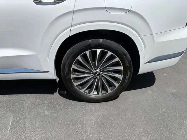 Used 2025 Hyper White Hyundai Calligraphy image 18