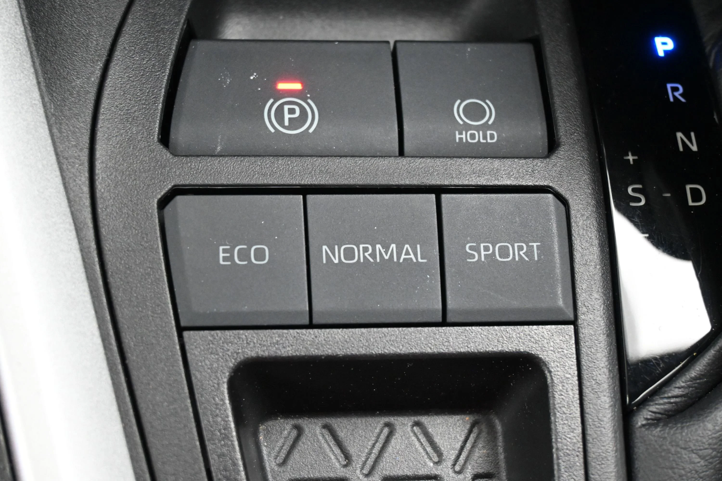 Used 2022 Silver Sky Metallic Toyota XLE Premium image 19