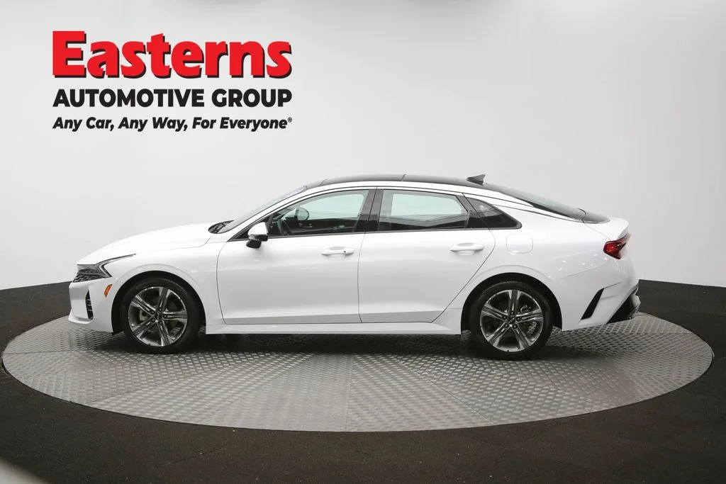 Used 2022 White Kia EX image 60