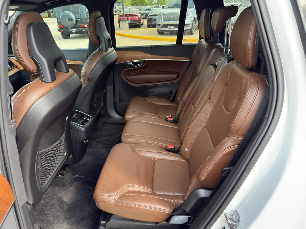 Used 2020 Crystal White Metallic Volvo Inscription image 24