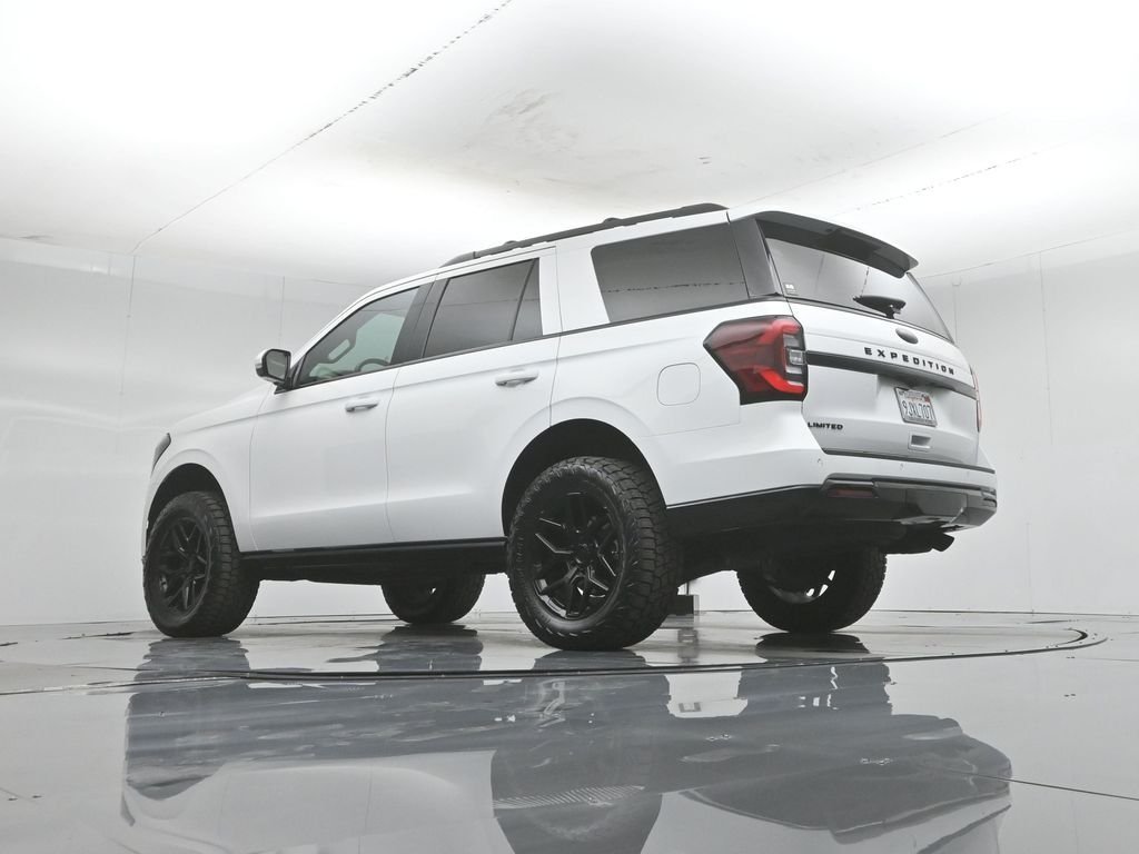 Used 2024 White Ford Limited image 3