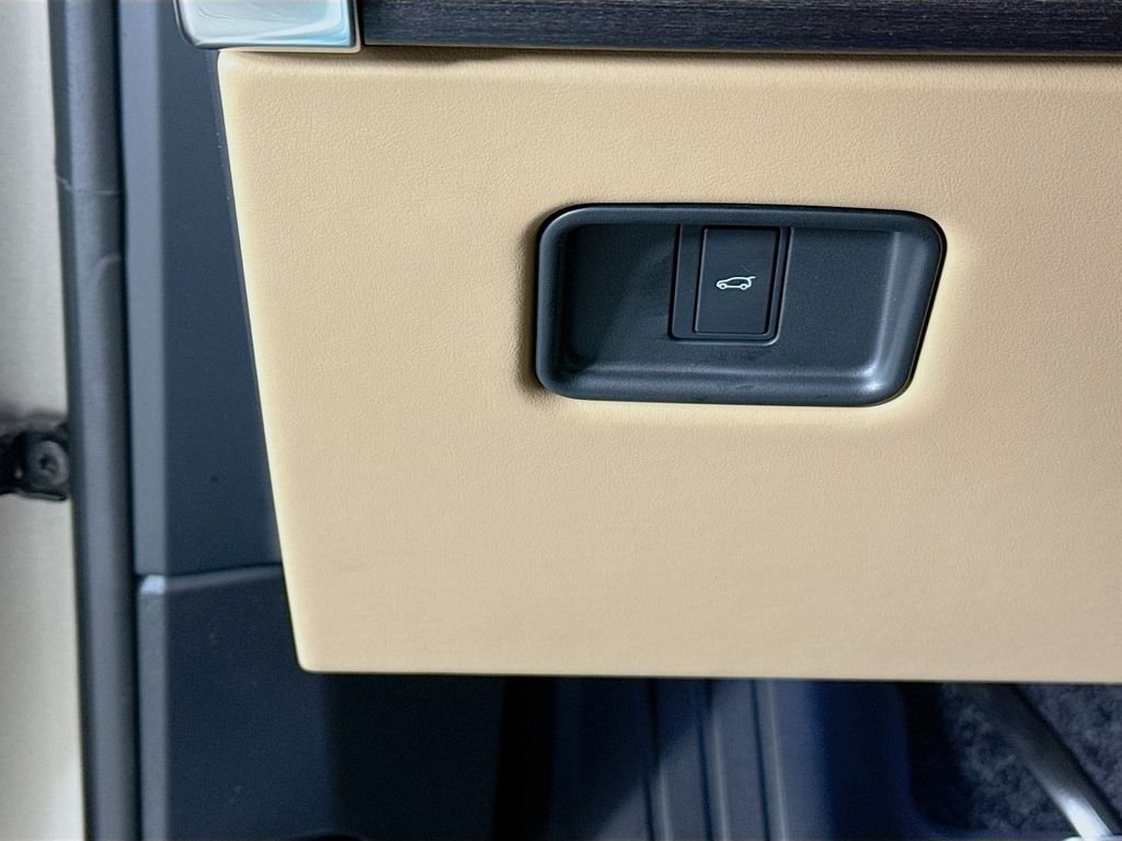 New 2026 Batumi Gold Land Rover SE image 11